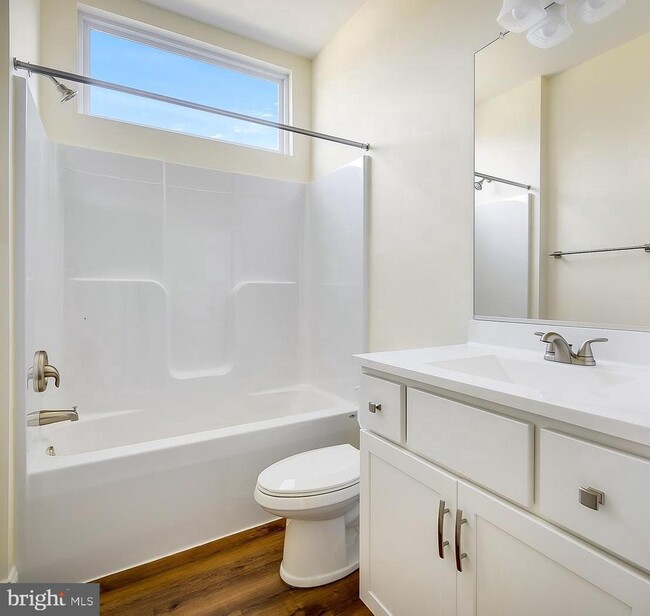Building Photo - 105 Amberfield Ct