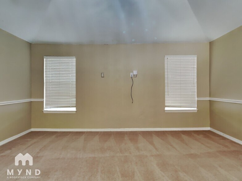 Building Photo - 19026 Owen Oak Dr