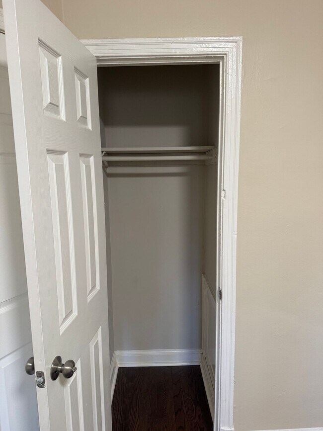 Building Photo - Move in Special! 2 Bed 1 Bath SE DC