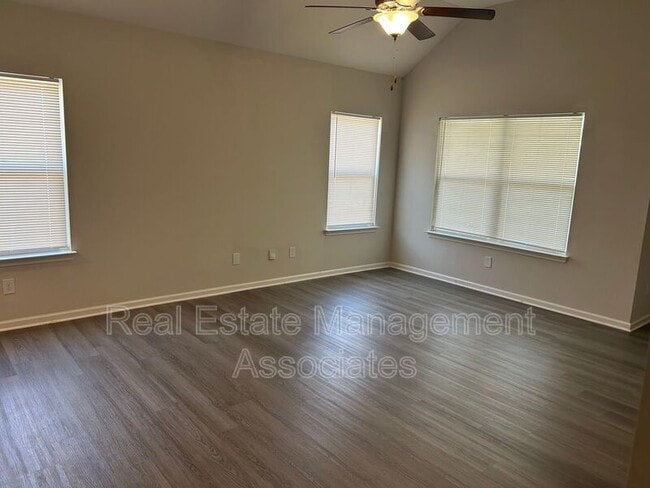 Building Photo - 156 Meadowbrooke Dr