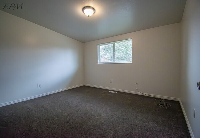 Building Photo - 4881 4015 W
