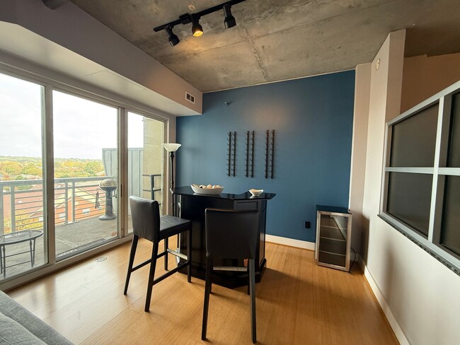 Building Photo - 2-Bedroom Condo in Uptown Charlotte with G...