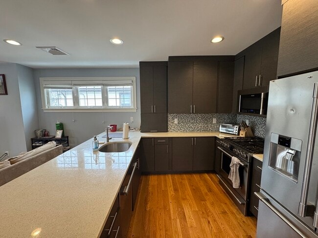 Building Photo - 10-12-12 Chestnut St