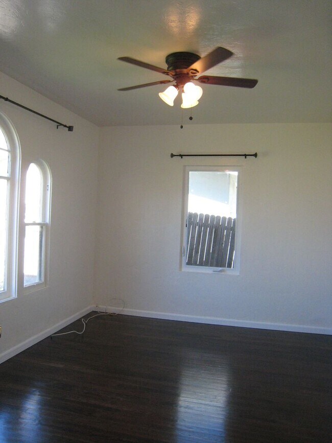 Building Photo - 4220