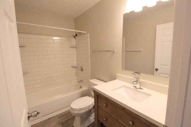 Building Photo - 1216 Mountain View Dr