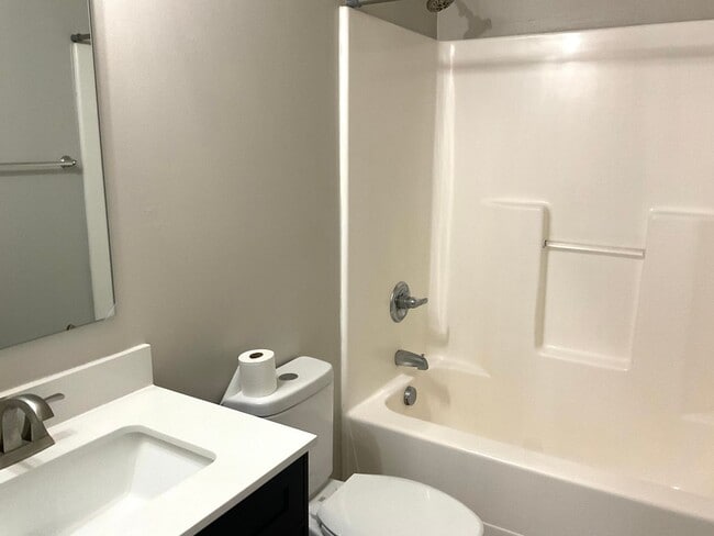 Building Photo - 382 TURNER St