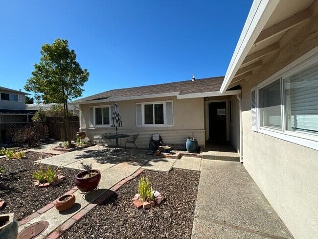 Building Photo - 1419 Yolanda Ct
