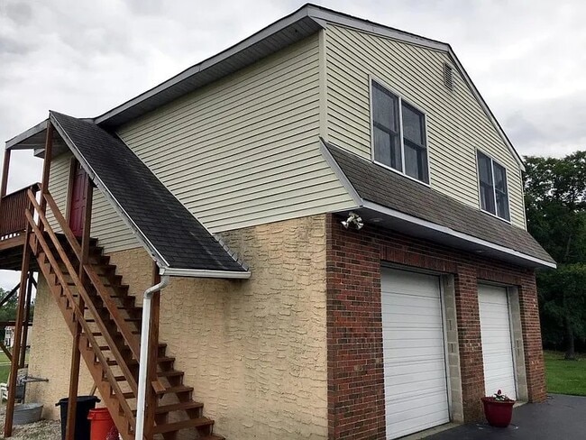 Building Photo - 385 Magnolia Rd