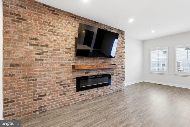 Building Photo - 18091 Red Cedar Rd