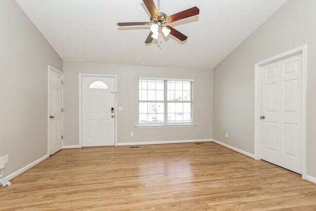 Building Photo - 1106 Lillian Ct