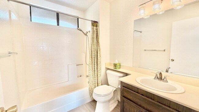 Building Photo - Wonderful Split-level Home with Spacious B...