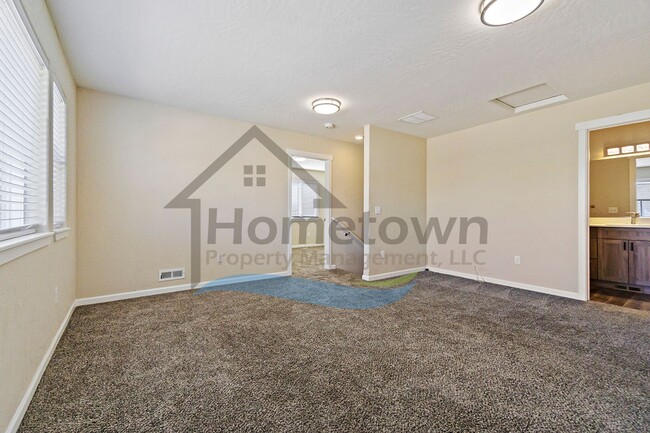 Building Photo - 3 Bedroom 2 Bathroom Home with Attached 2 ...