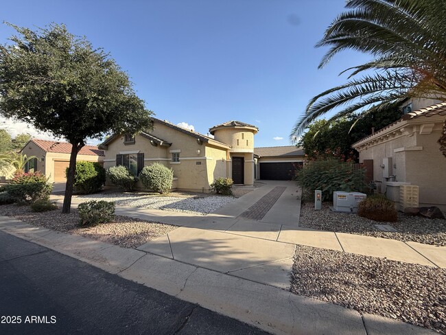 Primary Photo - 885 E Cherry Hills Dr