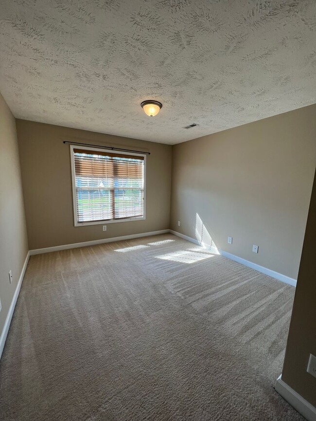 Building Photo - Stunning 4 Bed, 2.5 Bath Home in Cameron