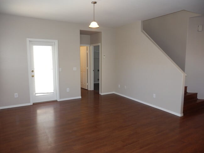 Building Photo - Spacious 2-Story Home with NEW Carpet and ...