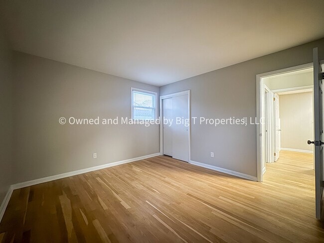 Building Photo - Cute ranch house with huge fenced yard