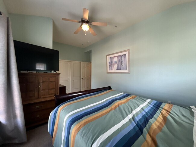 Building Photo - Well-Designed Condo with Dual Primary Suites, Vaulted Ceilings & Community Clubhouse