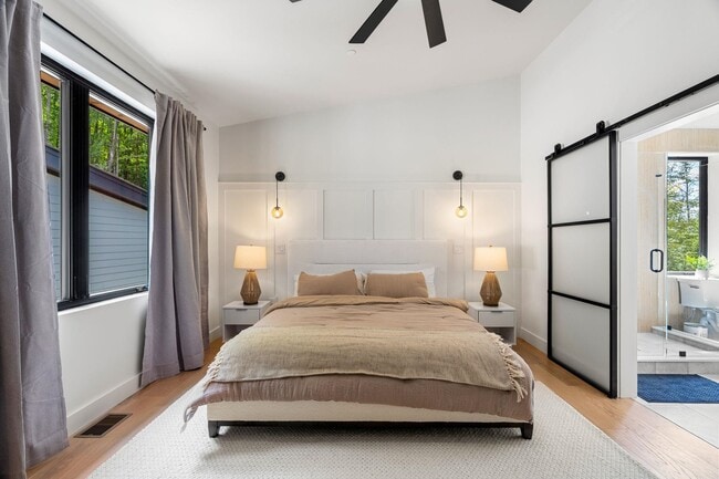 Building Photo - 162 Pond Rd