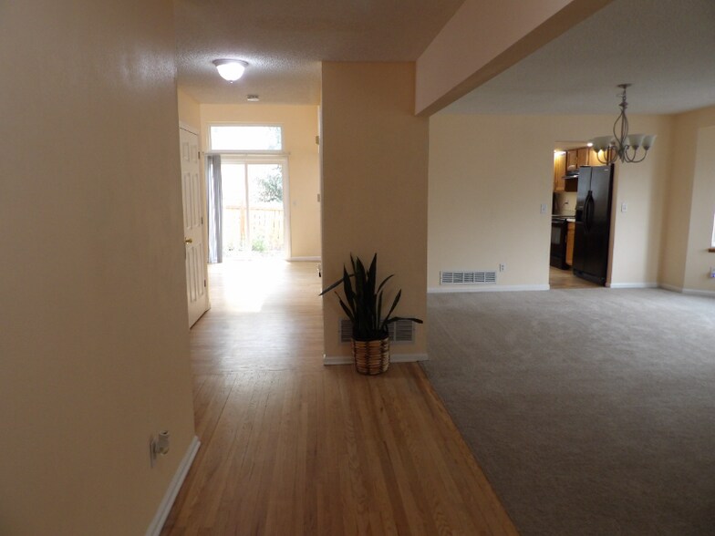 Building Photo - 3830 Gingham Way