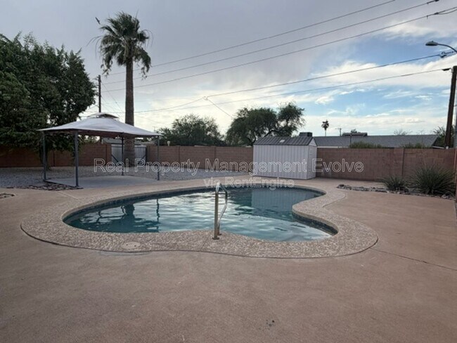 Building Photo - 2246 W Mulberry Dr