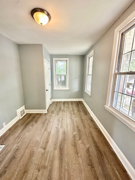 Building Photo - 119 Evergreen Ave