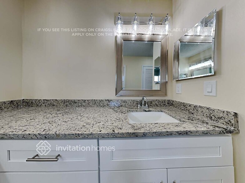 Building Photo - 13598 Jonquil Pl