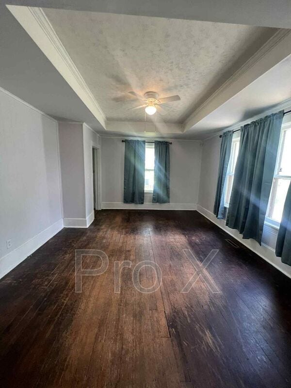 Building Photo - 2628 E 8th St