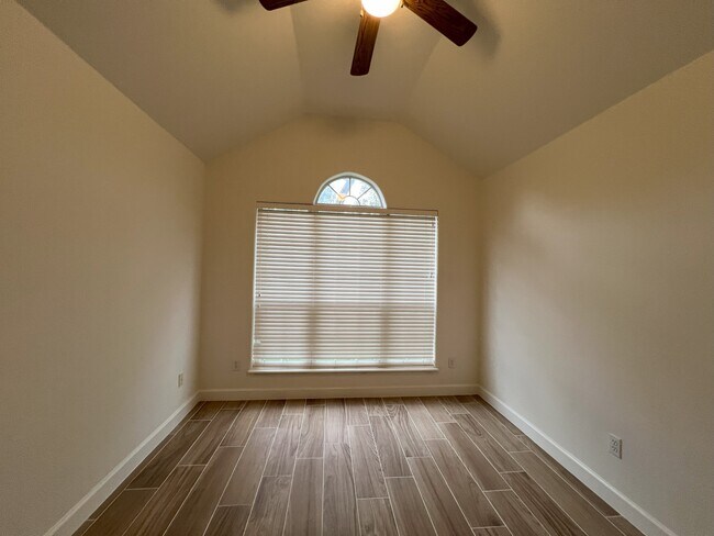 Building Photo - 1116 Cimarron Ct