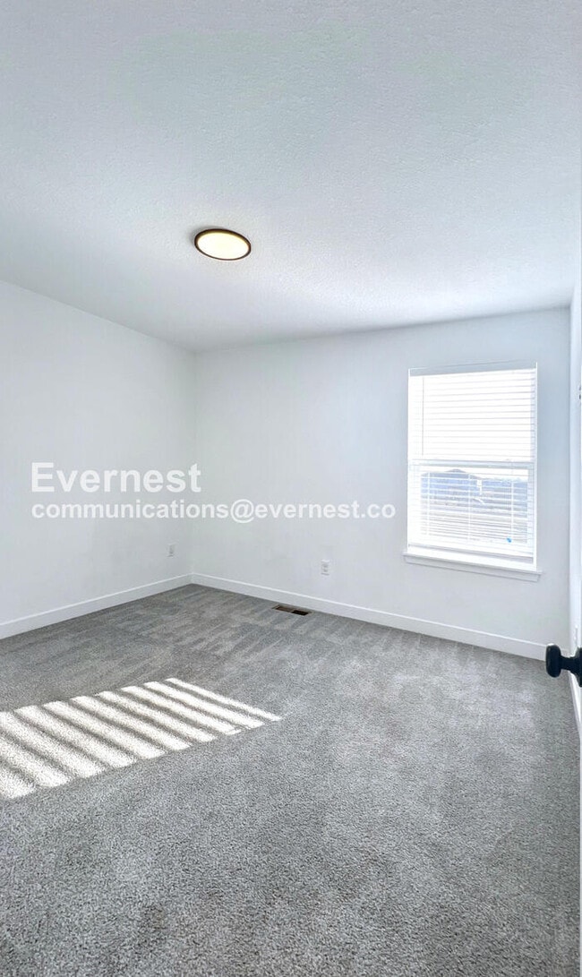 Building Photo - 27605 E Red Fox St