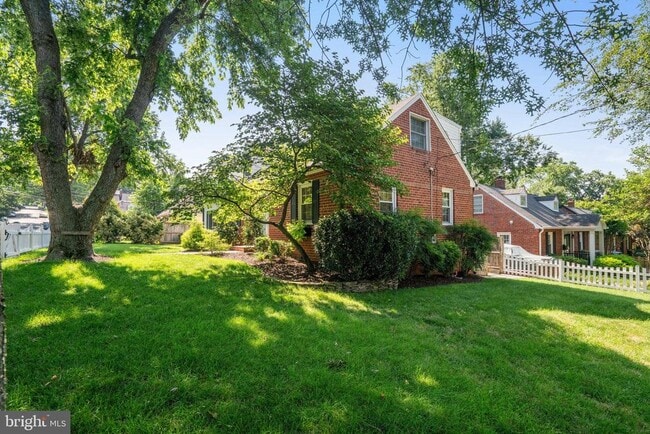 Building Photo - 740 Upland Pl