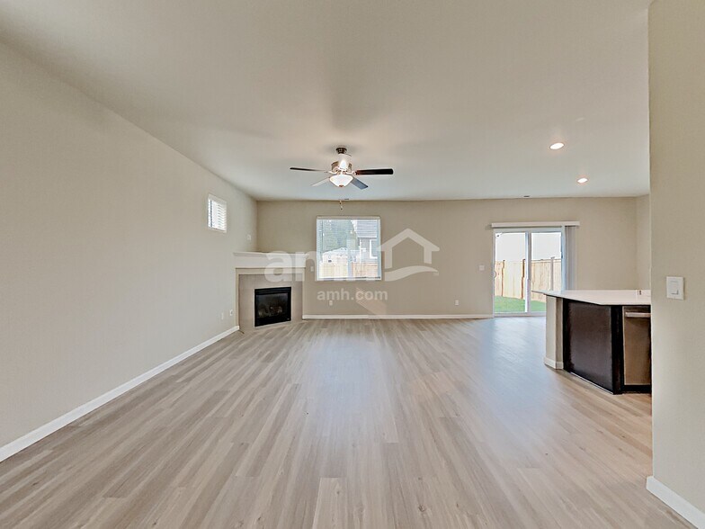 Building Photo - 5748 86th Dr NE