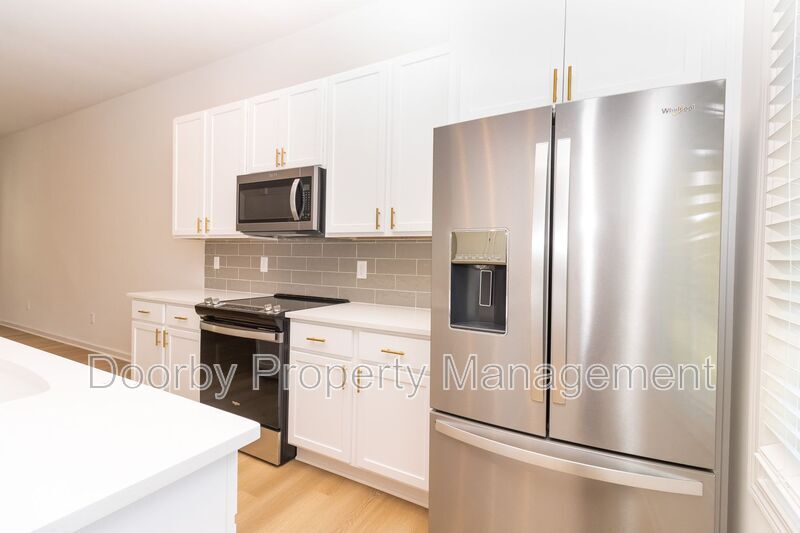 Building Photo - 642 Belletrace Cir