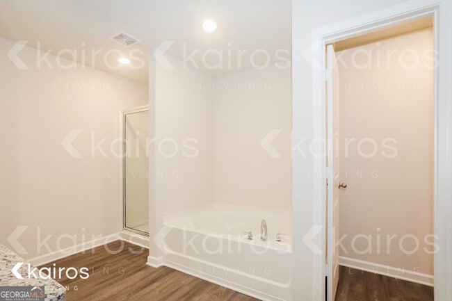 Building Photo - 7008 Pinehurst Way N