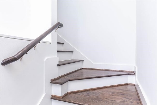 Building Photo - 5868 E Post Oak Ln