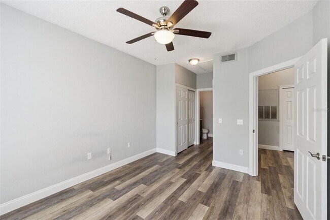 Building Photo - 13015 Plantation Park Cir