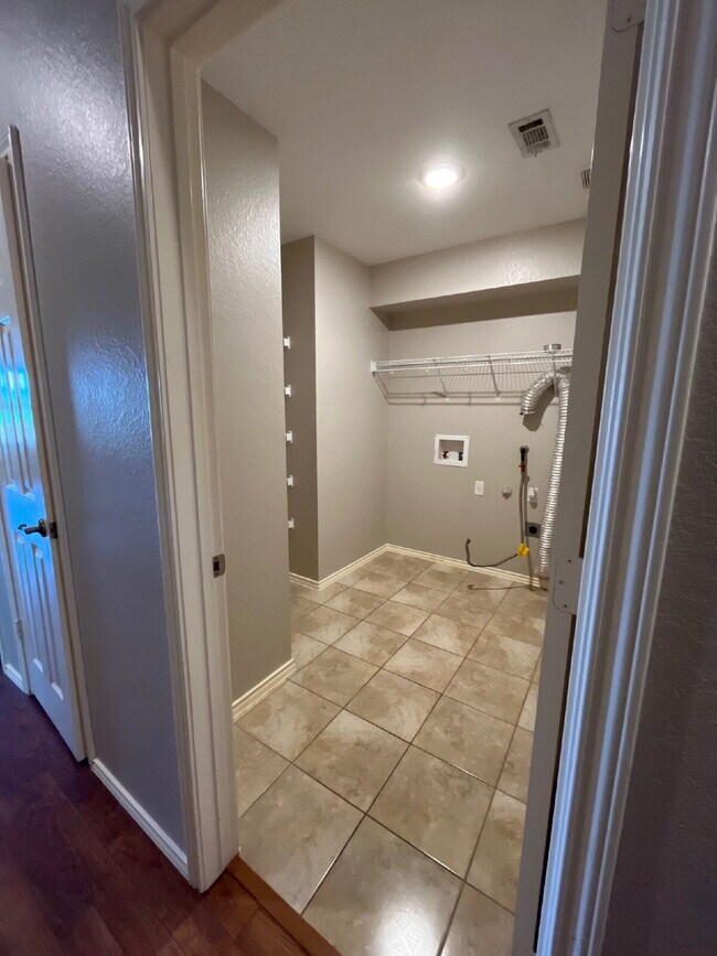 Building Photo - Charming 4-Bedroom Home in South Austin’s ...
