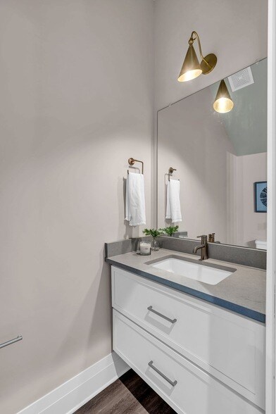 Building Photo - 1060 Noble Lp