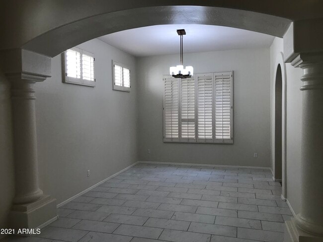 Building Photo - 5333 E Anderson Dr