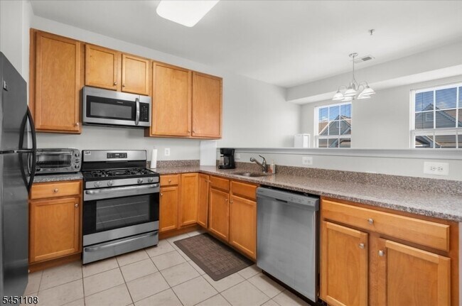 Building Photo - 123 Conover Terrace