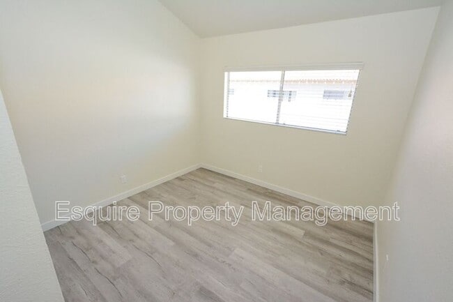 Building Photo - 1189 Ramona Dr