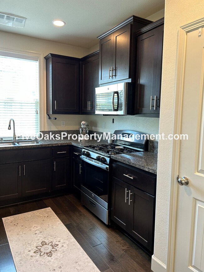 Building Photo - 1208 Lavande Dr