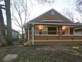 Building Photo - 3706 N Kenwood Ave