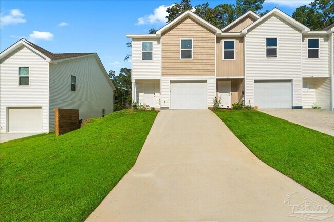 Building Photo - 1116 Coniferous Ave
