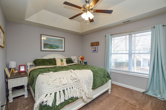 Building Photo - Charming Townhome in Great Huntersville Lo...