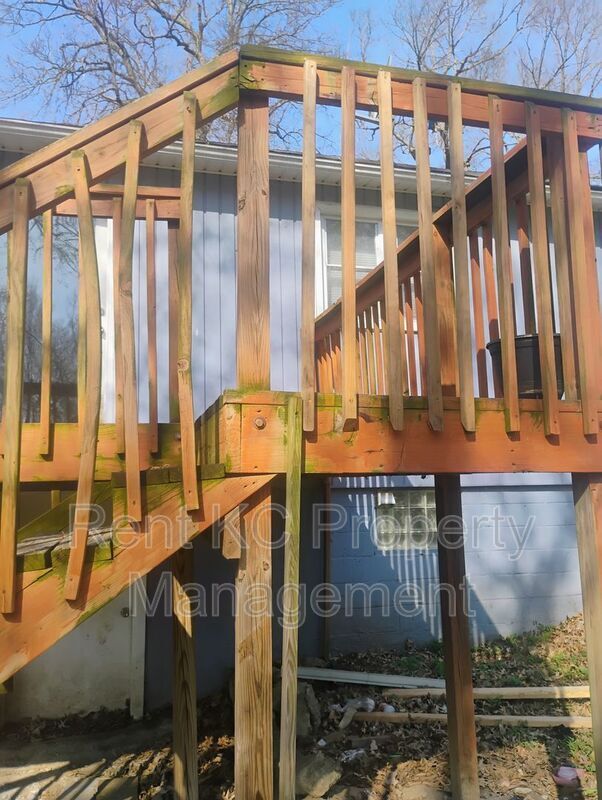 Building Photo - 6021 N Topping Ave