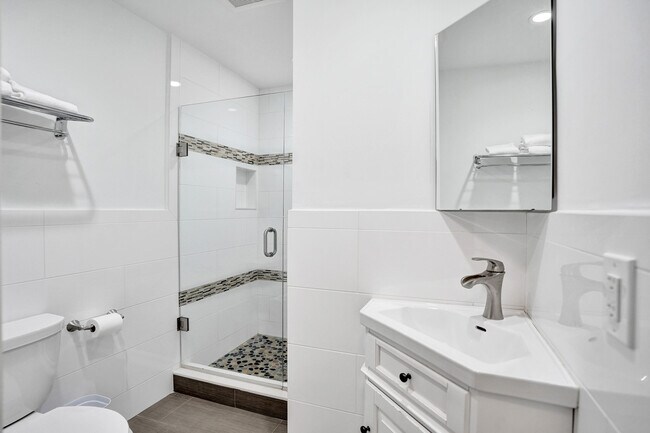 Building Photo - 221 N Swinton Ave