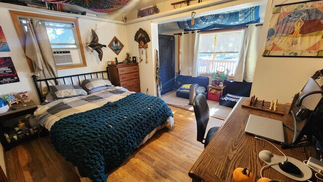 Building Photo - 910 Bungalow Ct