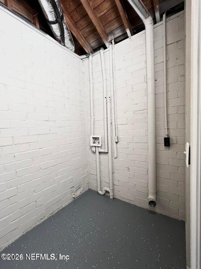 Building Photo - 1961 New Haven Rd