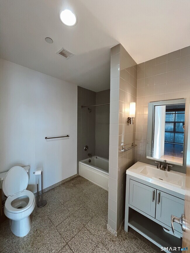 Building Photo - 33 N Water St