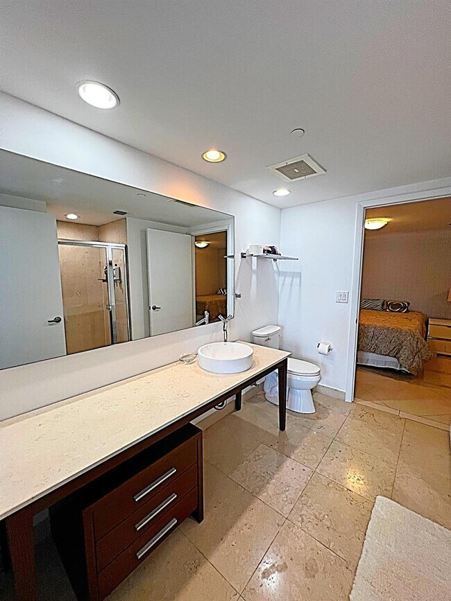 Building Photo - 495 Brickell Ave